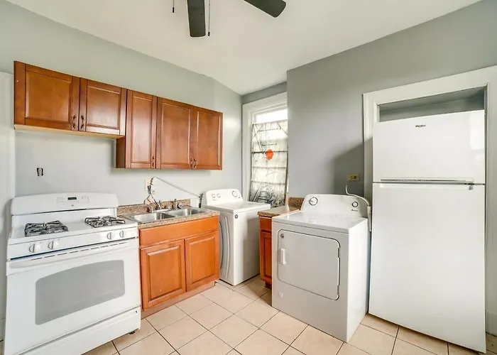 Apartment Vacation ~ 6 Mi To Downtown!