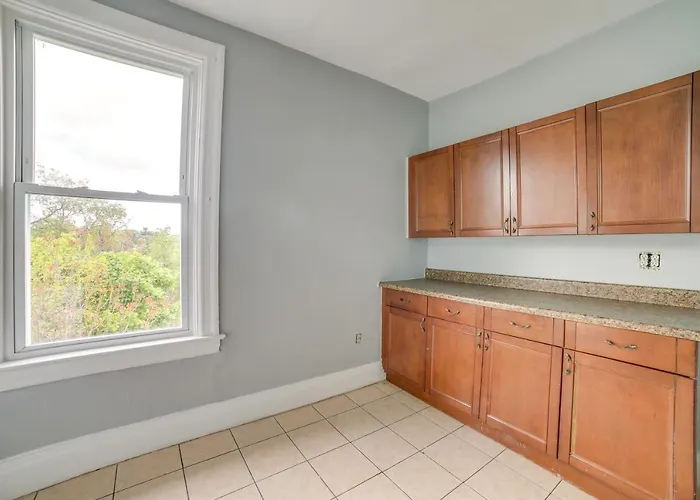 Vacation ~ 6 Mi To Downtown! Apartment