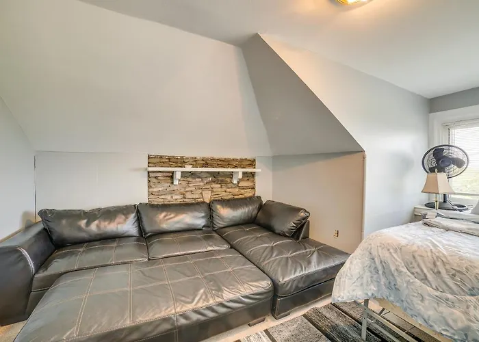 Apartment Vacation ~ 6 Mi To Downtown! *